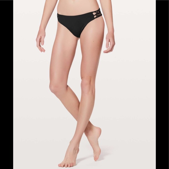 Lululemon Coastline Bottom in Black Size 8